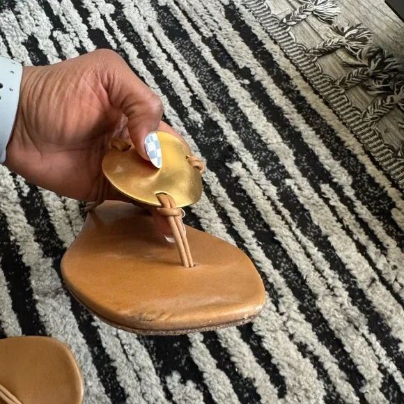 Tory Burch Tan Leather Sandals with Gold Disc - Picture 3 of 4